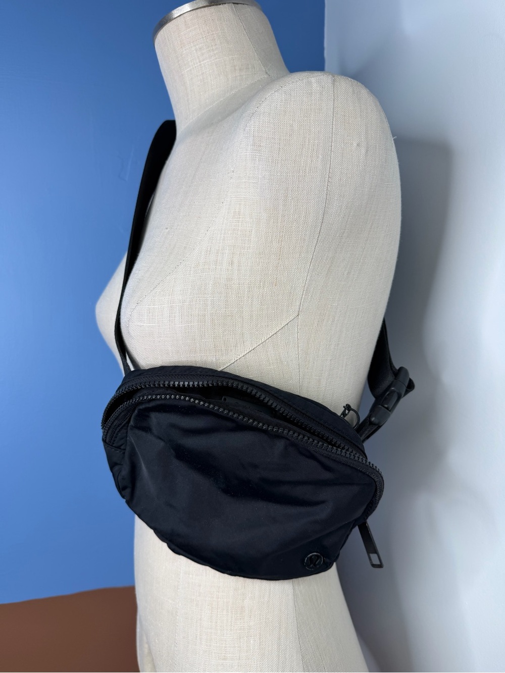 Black Lululemon belt bag